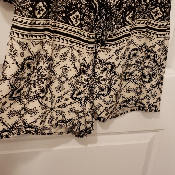 Charlotte Russe Ladies Romper - Picture 4 of 11